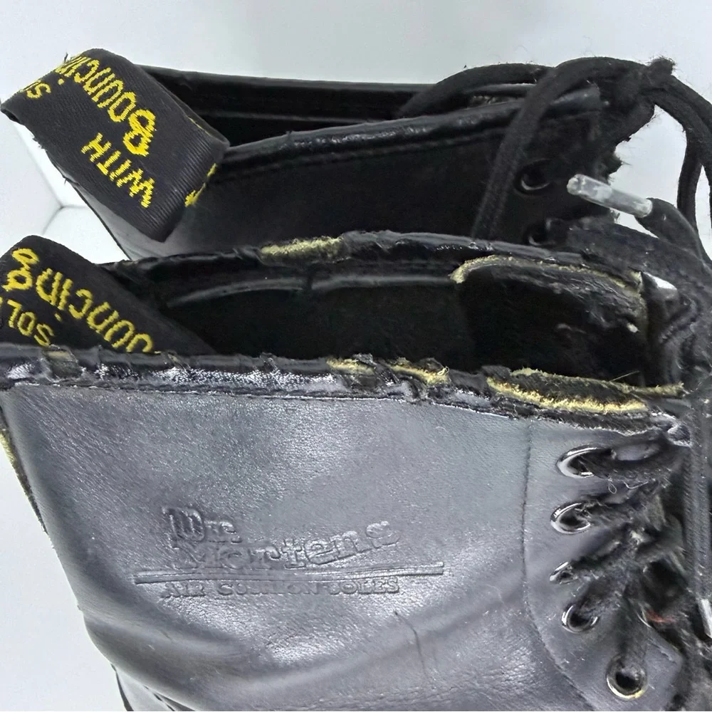Dr.‎ Martens Air Wair Original Lace Up Black Boot Mens Size 8 or Womens size 10